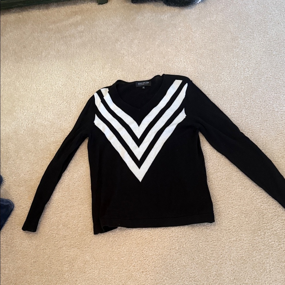 Jones New York Black and White Chevron V-Neck Sweater
